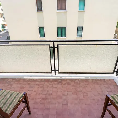 Via Crispi Grande E Comodo In Zona Tranquilla. *