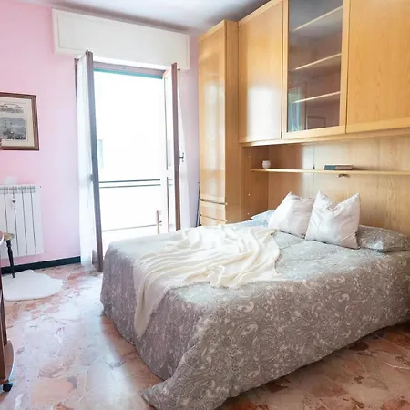 Via Crispi Grande E Comodo In Zona Tranquilla. Apartment *