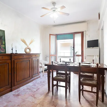 Via Crispi Grande E Comodo In Zona Tranquilla. Apartment Pietra Ligure