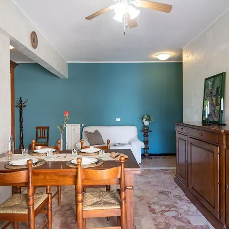 Via Crispi Grande E Comodo In Zona Tranquilla. Pietra Ligure