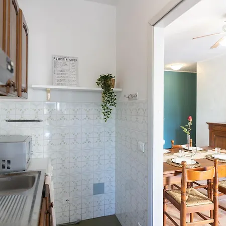 Apartament Via Crispi Grande E Comodo In Zona Tranquilla. *